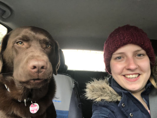 Lisa-Marie unterwegs mit Hund